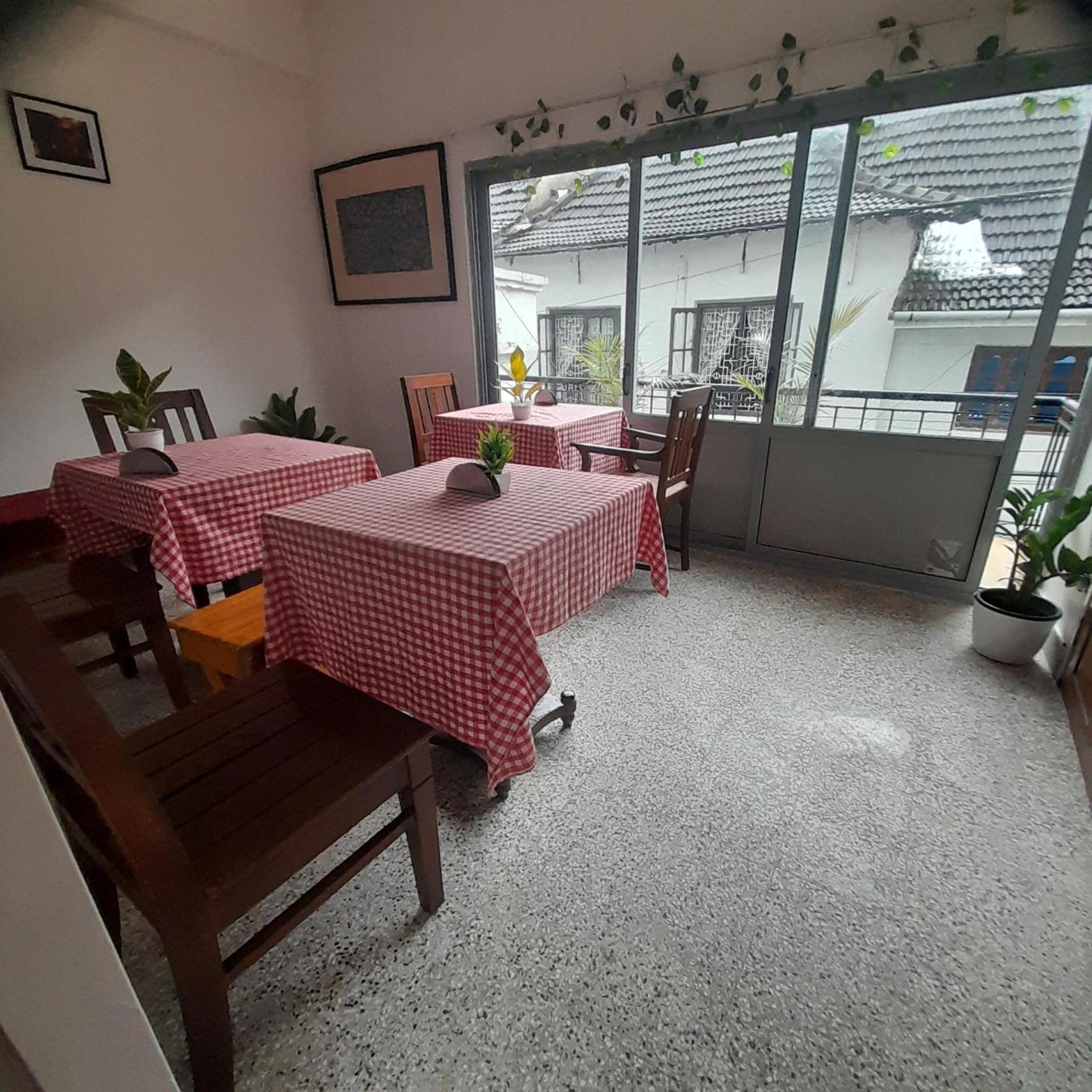 Mother Tree Inn Kochi Exterior foto